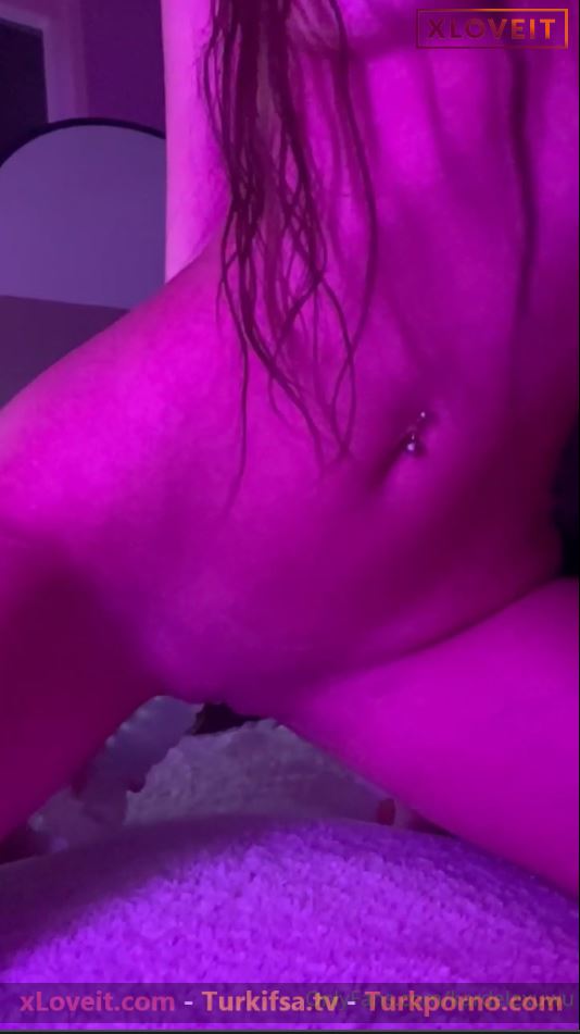 Kardelexuwu ifşa soyunup amına hunharca dildo sapladı