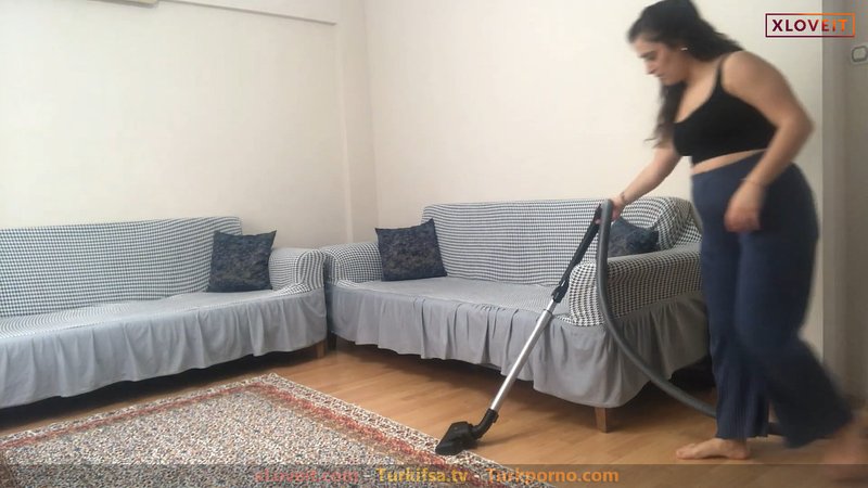 Zehra Karalı ifşa youtube Oturma odasını temizledi